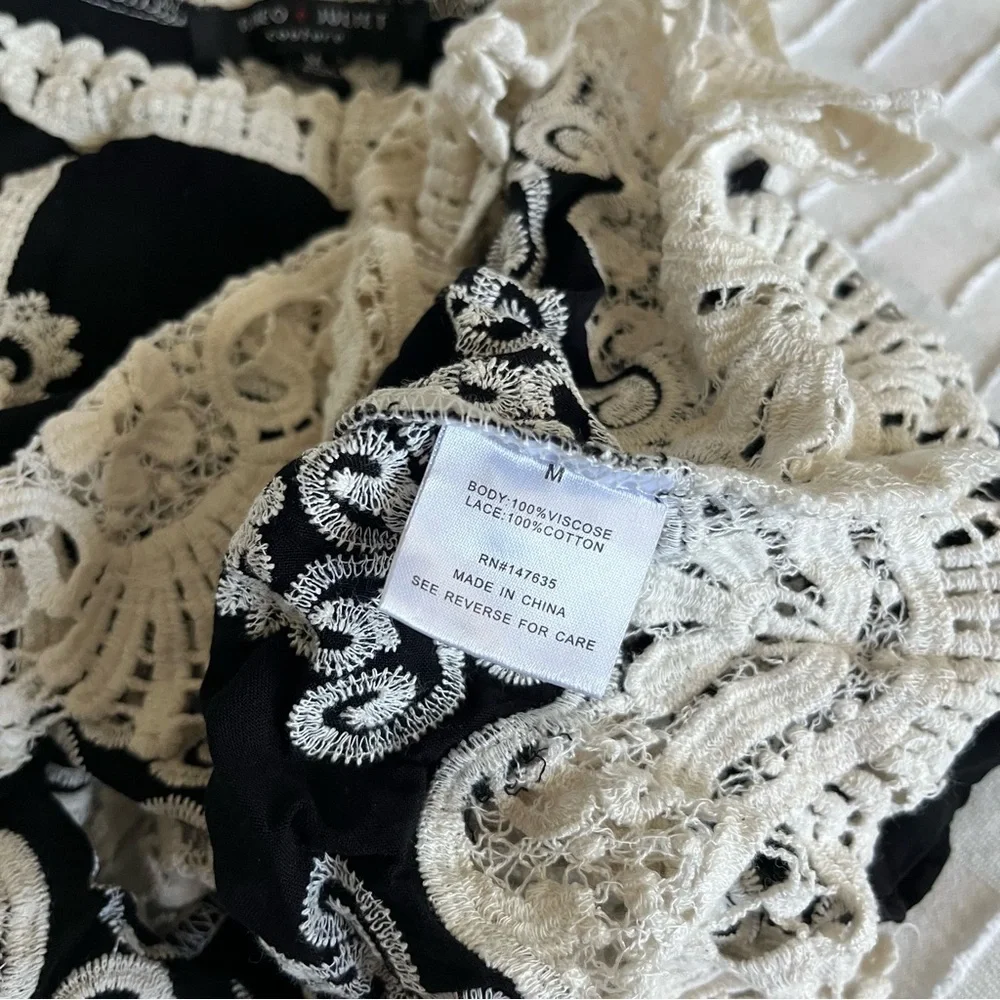 Romeo & Juliet Couture Black and Cream Lace Tank Top Size M (fits like S/M)- EUC - Picture 11 of 12
